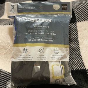 Mens 3 pack underwear briefs, By Gildan Size 3XXL, black, light grey and grey.